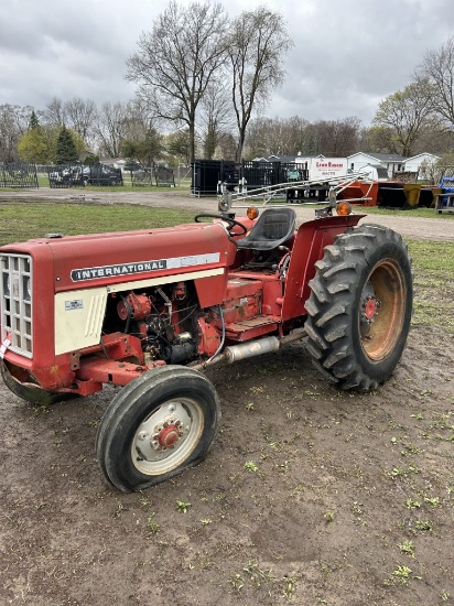 INTERNATIONAL 464 ORCHARD TRACTOR, 3PT, PTO, DIESEL, NON-RUNNING, HAS A HOLE IN THE BLOCK