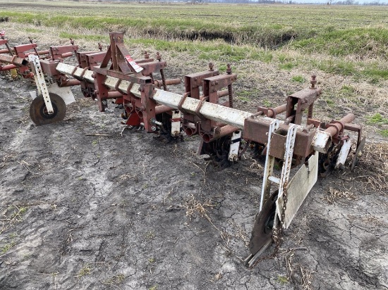 LILLISTON 4-ROW CULTIVATOR WITH SHIELDS