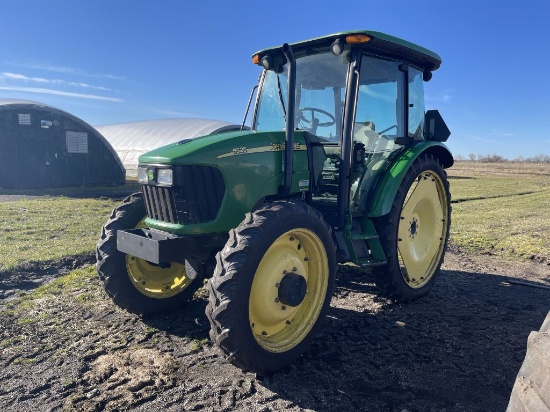 JOHN DEERE 5525 TRACTOR, 4WD, DIESEL, SYNCSHUTTLE TRANS, 3 PT., 540 PTO, 2 REMOTES, HEAT, A/C, 9.5R4