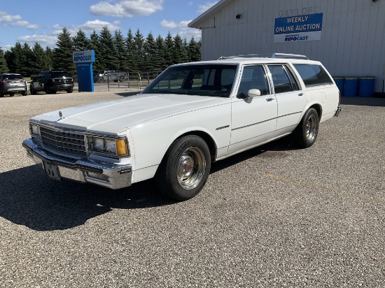 1984 PONTIAC PARISIENNE 10-PASSENGER STATION WAGON