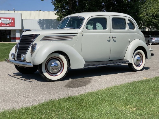 1937 FORD SEDAN