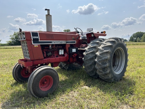 INTERNATIONAL 1066 TRACTOR