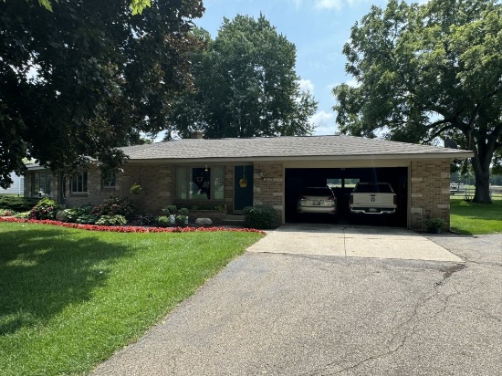 RANCH BRICK HOME, 1772 SF, 3 BEDROOM & 2.5 BATHS, LUXURY VINYL FLOORS & NEWER WINDOWS, AND MORE, BUY