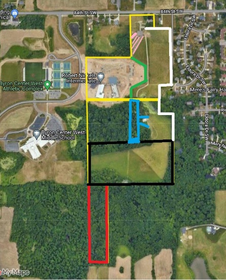 LIVESTOCK FENCING, 2,500' INCLUDES WOODEN POSTS, PLASTIC AND FIBERGLASS POSTS AND WIRE