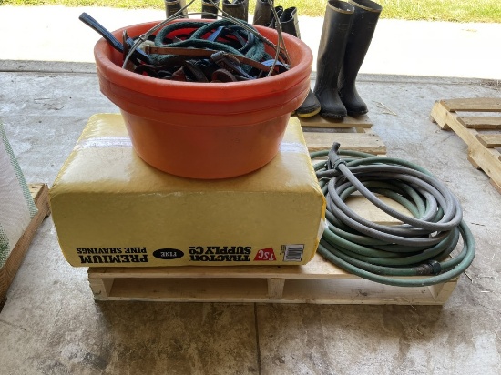 LOT OF ASSORTED LEAD ROPE AND HORSE HARNESSES, PLASTIC FEED TUBS, GARDEN HOSE, AND (1) BAIL OF SAWDU