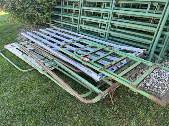 LOT OF ASSORTED ROUND TUBE GATES, INCLUDES (2) APPROX. 9.5' LONG, (2) 7.5', (1) 5.5', LOT ALSO INCLU