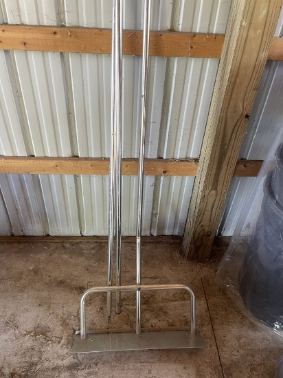 APPROX. 16' ALUMINUM SNOW RAKE.