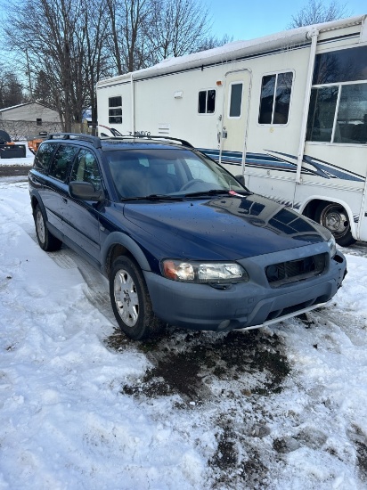 2004 VOLVO XC70 4-DOOR STATION WAGON, 2.5L GAS ENGINE, AWD, AUTO TRANS, LEATHER, PW, PL, PM, AM/FM-C