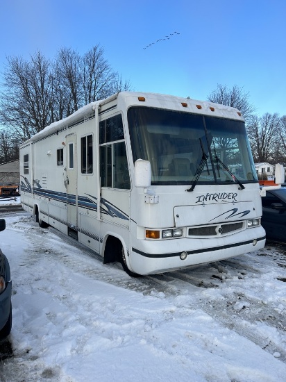 1998 CHEVY DAMON INTRUDER MODEL 341 MOTORHOME, CHEVY GAS ENGINE, AUTO TRANS, 35' LONG, ROOF AC, QUEE