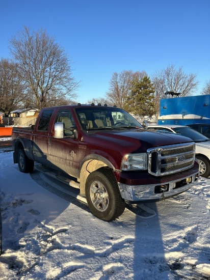 2006 FORD F250 CREW CAB PICKUP TRUCK, 6.0L GAS ENGINE, AUTO TRANS, 4X4, LEATHER, PW, PL, PM, AM/FM, 