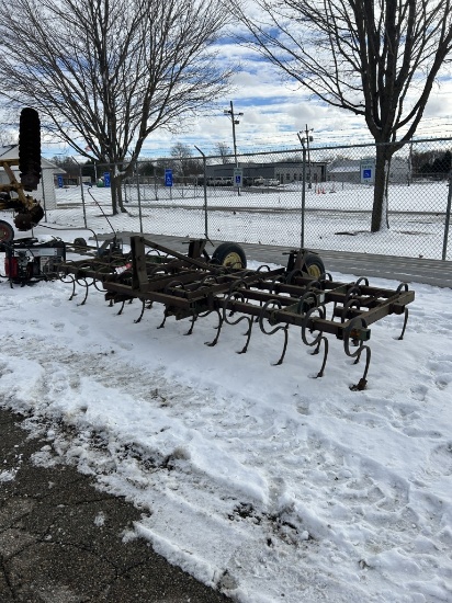 JOHN DEERE DANISH TINE FIELD CULTIVATOR, 14' WIDE, 3PT