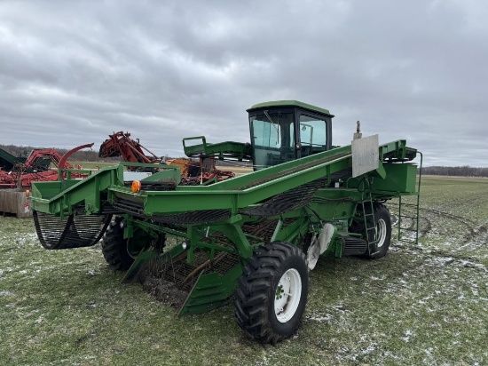 LENCO SELF PROPELLED 2-ROW POTATO HARVESTER WITH STAR TABLE WRAP AROUND MODEL, CUMMINS 3.9L DIESEL E