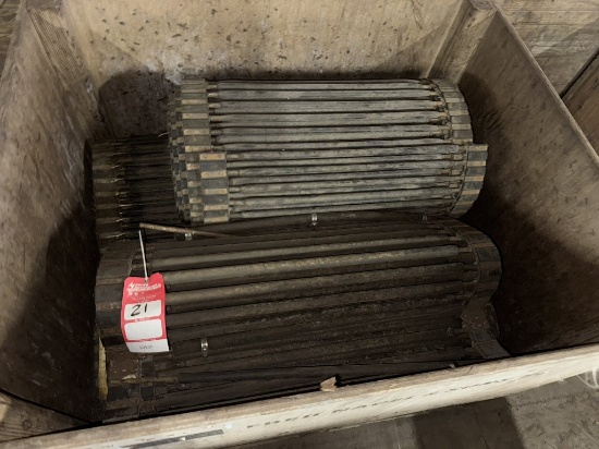 BELTED CUSHION CROSSOVER CHAIN