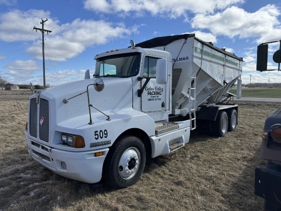 1995 KENWORTH T800 TANDEM AXLE FERTILIZER TRUCK, CAT DIESEL, 10-SPEED, WILMAR 1600 FERTILIZER BOX, N