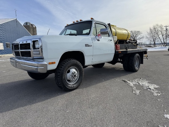 1993 DODGE POWER RAM 3500 REGULAR CAB FLATBED SPRAYER TRUCK, 5.9L GAS ENGINE, AUTO TRANS, 4WD, AM/FM