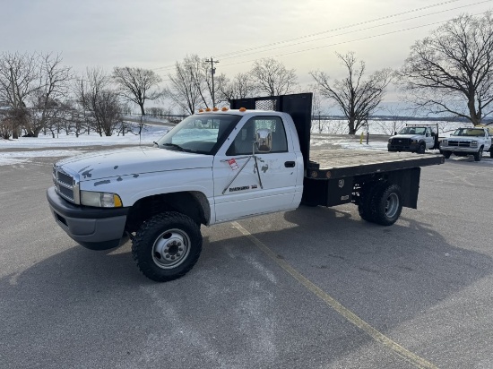 1997 DODGE RAM 3500 REGULAR CAB FLATBED PICKUP, 5.9L MAGNUM V8 ENGINE, AUTO TRANS, AM/FM-CASS-RADIO,