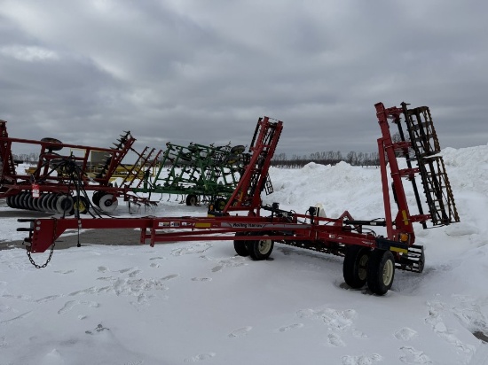 UNVERFERTH 165 ROLLING HARROW CRUMBLER, 32', 3-SECTION, SPIKE BAR LVLR, DUALS, HYDRAULIC FOLD