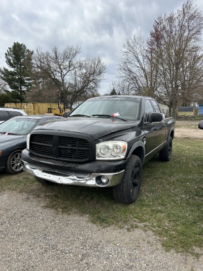 2007 DODGE RAM 1500 CREW CAB PICKUP TRUCK, HEMI 5.7L GAS ENGINE, AUTO TRANS, 4X4, CLOTH INTERIOR, PW