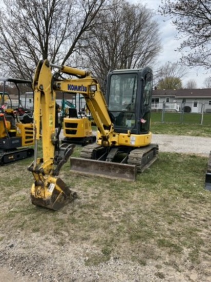 KOMATSU PC30MR RUBBER TRACK MINI EXCAVATOR, CAB, PUSH BLADE, THUMB, 2271 HOURS SHOWING, S/N: KMTPC20