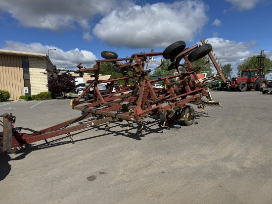CASE IH 4600 FIELD CULTIVATOR, 24'