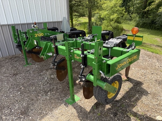 2021 John Deere 2100 Minimum-Till Ripper