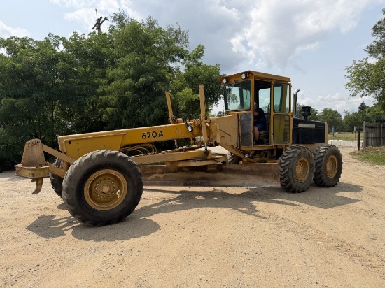John Deere 670A Grader
