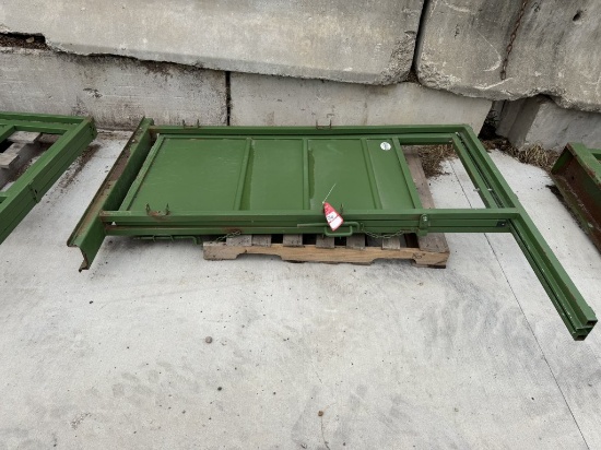 Powder River headlock gate, sliding door panel