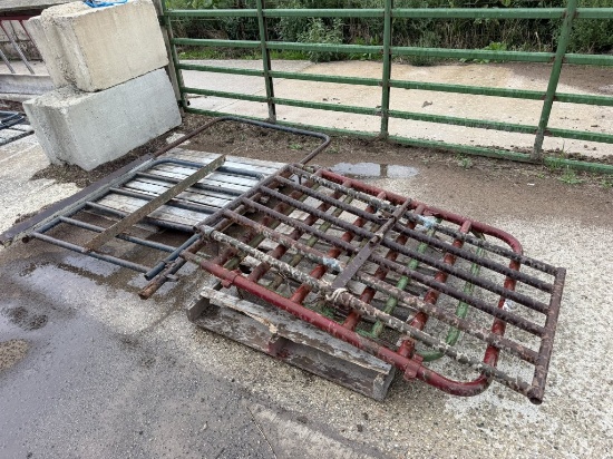 Assorted gates, various sizes (Qty 5)