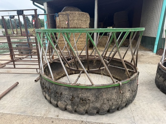 Hay feeder with rubber tire base