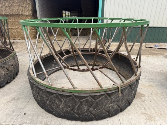 Hay feeder with rubber tire base