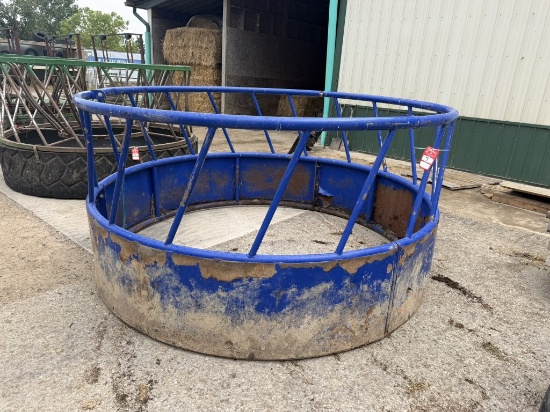 Hay feeder