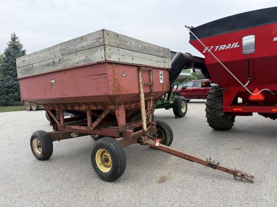 J & M gravity wagon with wooden extensions