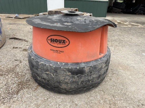 Sioux Steel Company Dura Life poly mineral feeder