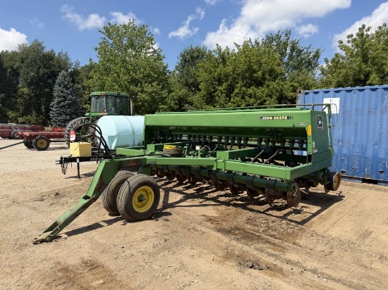 John Deere 750 grain drill