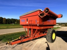 Killbros model 490 Grain cart, hydraulic auger, light kit, 23.1-26 tires, tarp