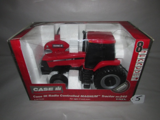 Ertl Case IH Radio Controlled Magnum Tractor MX240 1/16 scale 1999