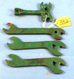 Lot: 4 Wrenches: Jd50 (2); Deere & A124-a ( All John Deere Green)
