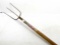 DE; No. DEO 35; 3-tine hay fork; w/paper label