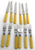 LOT: 12 pieces of Simmons silverware