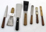 LOT: 7; Shapleigh DE; kitchen knives; spatulas; ect.