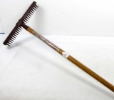 DE; DELDR; dandelion rake; w/paper label