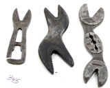 LOT: 3; DE alligator wrenches; DE65; DE1; no number