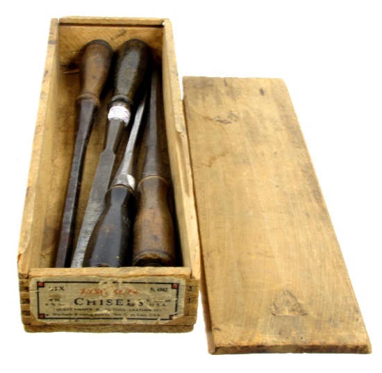 Win. Wood Box Slide Lid, Chisels No. 4982 With 4 No. 4982 Chisels Inside