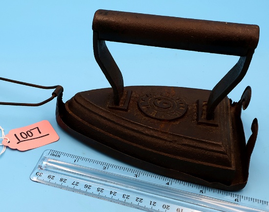 Registered 6 Iron With Attachable Trivet