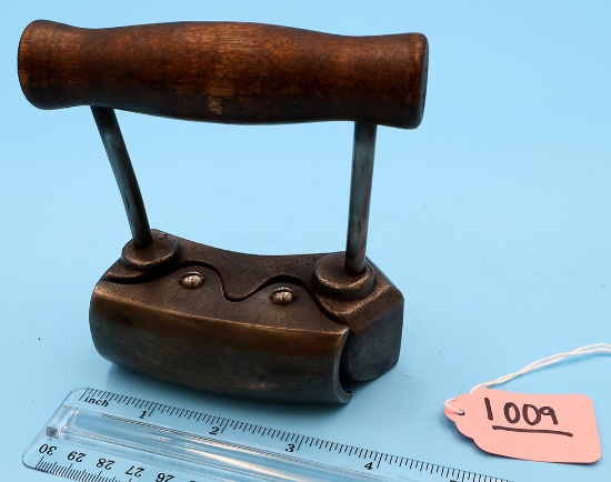 Hat Shackle; Movable Brim Edge Is Very Deep And Outside Curves As Well; Late 1800; L 4"; R3