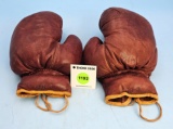 Pair of Simmons Boxing Gloves SGG-3