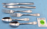 Ford; 2 knives; 2 forks; 2 spoons