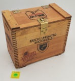 Federal Ducks unlimited 1 of 3,000 1982, 12 gauge, 200 rounds w/ plastic carrying case and wooden bo