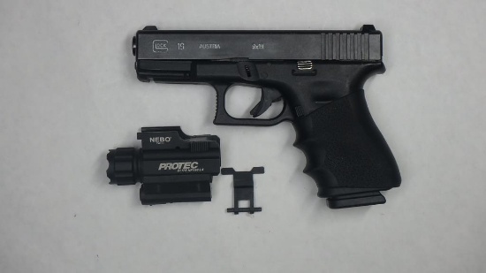 GLOCK 19 PISTOL 9MM S/N: MBK287 W/ MAG,