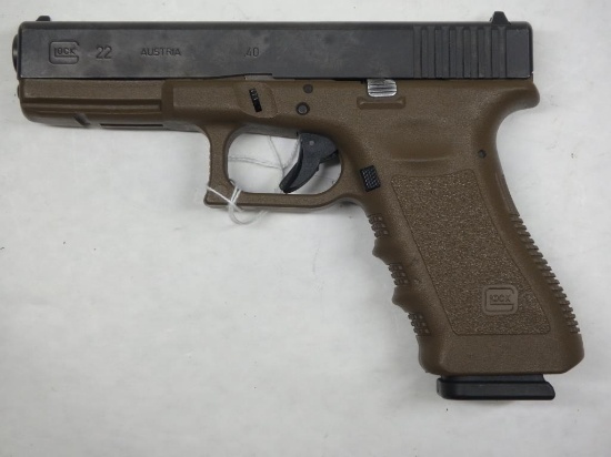 GLOCK 22 PISTOL 40 SN: WZW691 W/ MAG, AVERAGE